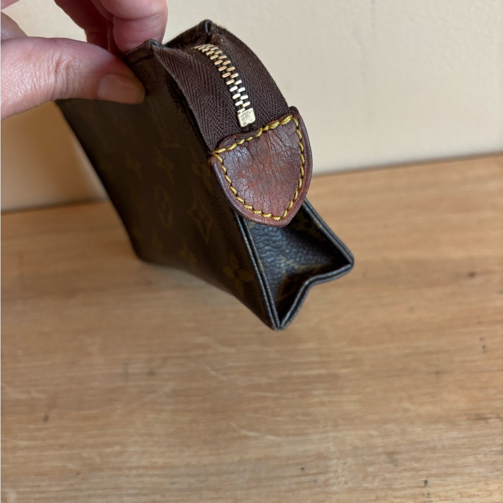 Authentic Louis Vuitton monogram case - image 2